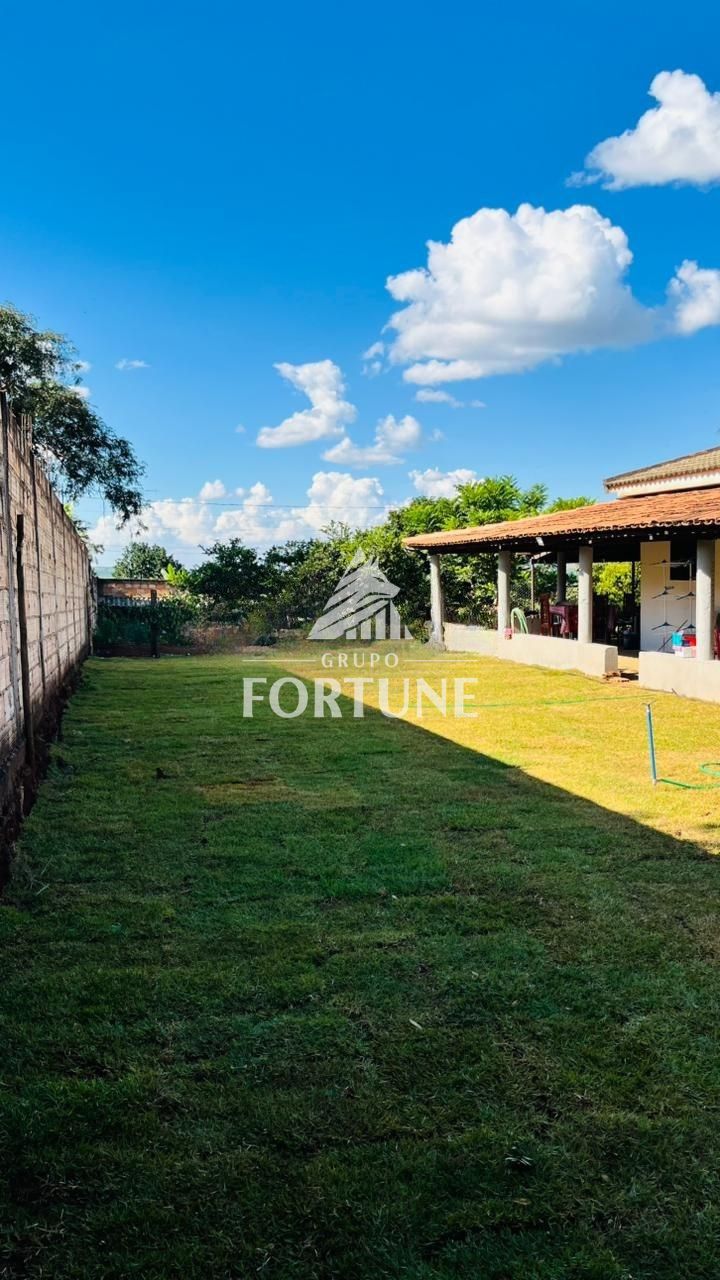 Chácara na Comunidade Leal: ampla varanda, pomar formado e estrutura para lazer. — foto
